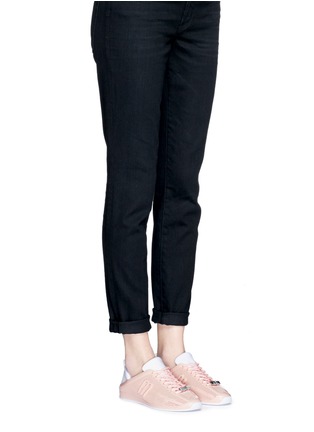 模特儿示范图 - 点击放大 - MELISSA - LOVE SYSTEM NOW太空棉拼接PVC球鞋