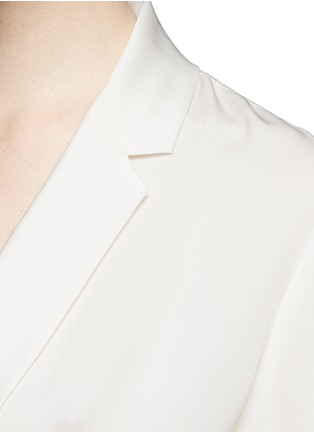 细节 - 点击放大 - THEORY - 'Ilori' drape front silk blouse