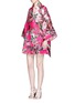 模特儿示范图 - 点击放大 - DOLCE & GABBANA - 玫瑰花锦缎和服式外套