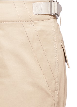 细节 - 点击放大 - SACAI - 腰带装饰纯棉长裤