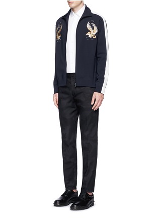 模特儿示范图 - 点击放大 - VALENTINO GARAVANI - 迷彩图案纯棉长裤