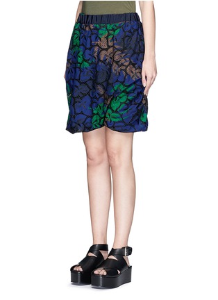 正面 - 点击放大 - SACAI - 树叶印花镂空短裤