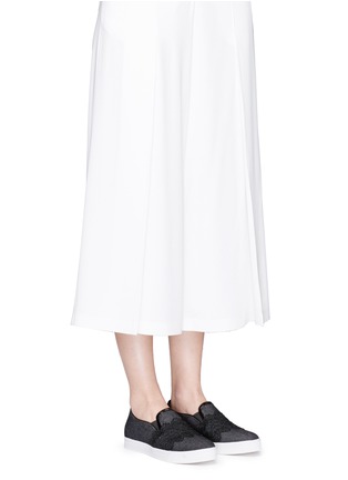 模特儿示范图 - 点击放大 - PEDDER RED - 蕾丝拼贴牛仔布平底便鞋