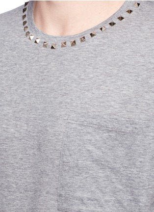 细节 - 点击放大 - VALENTINO GARAVANI - 铆钉装饰纯棉T恤