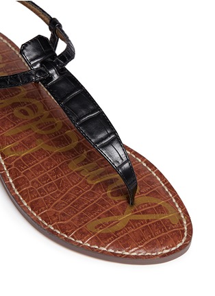 细节 - 点击放大 - SAM EDELMAN - Gigi鳄鱼纹皮T字搭带凉鞋