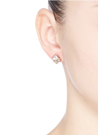 模特儿示范图 - 点击放大 - CZ BY KENNETH JAY LANE - 立方体方晶锆石耳环