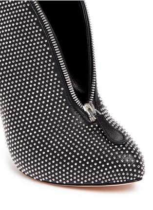 细节 - 点击放大 - ALEXANDER MCQUEEN - 铆钉真皮高跟踝靴