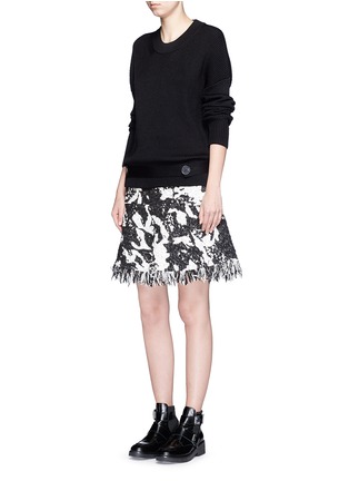 模特儿示范图 - 点击放大 - NEIL BARRETT - 腰带圆领针织衫