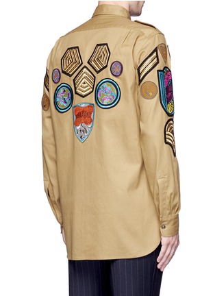 背面 - 点击放大 - DRIES VAN NOTEN - 军装款徽章拼贴叠搭纯棉衬衫