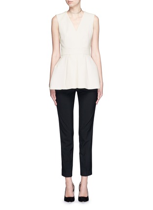 模特儿示范图 - 点击放大 - ALEXANDER MCQUEEN - 深V领羊毛混丝无袖上衣