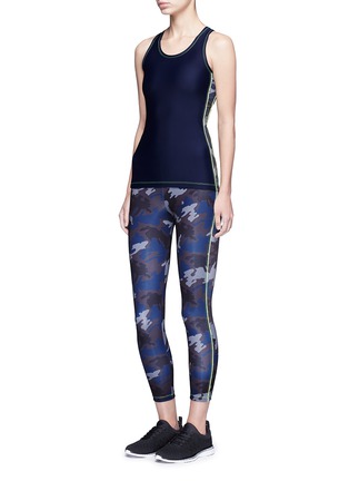 模特示范图 - 点击放大 - LAAIN - 迷彩印花拼接弹力背心