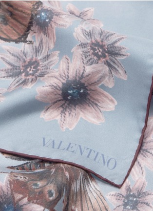 细节 - 点击放大 - VALENTINO GARAVANI - Valentino Garavani蝴蝶花卉印花真丝斜纹围巾