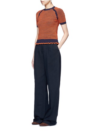 模特示范图 - 点击放大 - 3.1 PHILLIP LIM - 毛球条纹针织背心