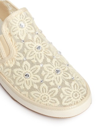 细节 - 点击放大 - STUART WEITZMAN - ARIANA儿童款花卉蕾丝平底便鞋