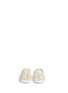 模特儿示范图 - 点击放大 - STUART WEITZMAN - VANCE婴儿款花卉蕾丝平底鞋