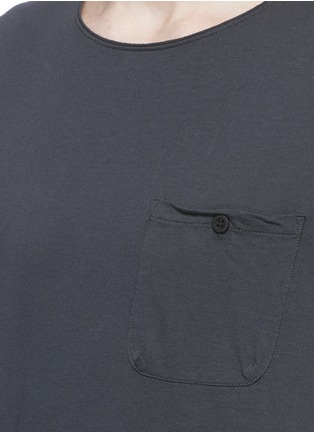 细节 - 点击放大 - BASSIKE - Original Button Pocket有机棉钮扣口袋T恤