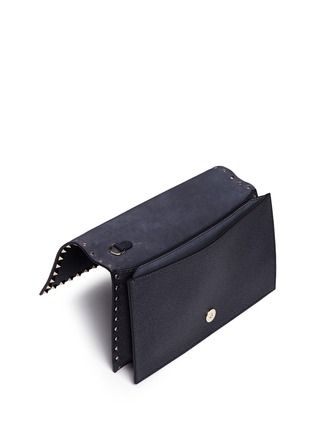 细节 - 点击放大 - VALENTINO GARAVANI - ROCKSTUD铆钉纹理纳帕皮手拿包