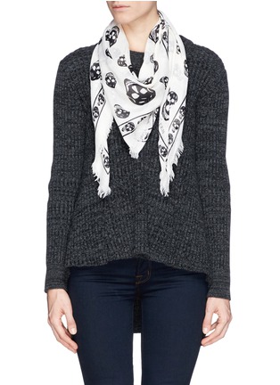 模特儿示范图 - 点击放大 - ALEXANDER MCQUEEN - 莫代尔混丝骷髅头围巾