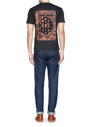 模特儿示范图 - 点击放大 - STONE ISLAND - 火焰图案T恤