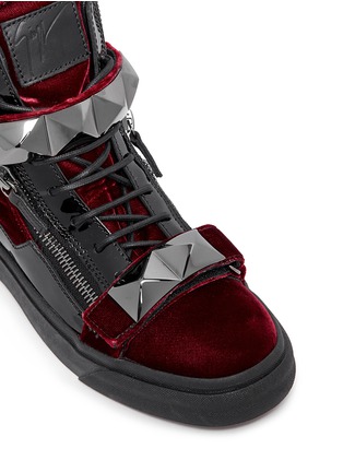 细节 - 点击放大 - 73426 - London铆钉天鹅绒漆皮高筒运动鞋