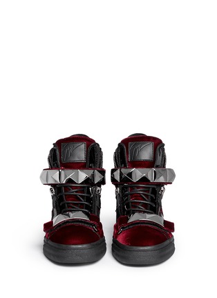 模特示范图 - 点击放大 - 73426 - London铆钉天鹅绒漆皮高筒运动鞋