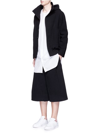 细节 - 点击放大 - FFIXXED STUDIOS - 中性款单色皱感连帽外套