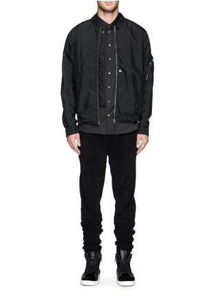 模特儿示范图 - 点击放大 - STONE ISLAND - 纯色机车外套