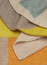 细节 –点击放大 - OYUNA - Quadro拼色羊绒针织旅行毯