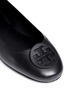 细节 - 点击放大 - TORY BURCH - MINNIE品牌标志真皮平底鞋