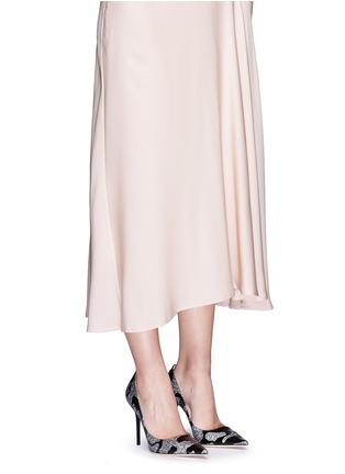 模特示范图 - 点击放大 - JIMMY CHOO - ABEL迷彩闪粉尖头高跟鞋