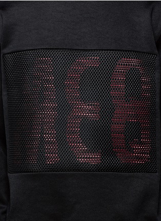 细节 - 点击放大 - MC Q - 网眼拼贴字母卫衣