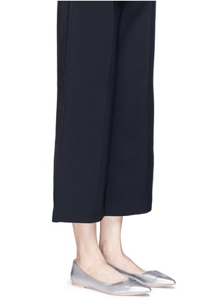 模特儿示范图 - 点击放大 - SAM EDELMAN - Ruby水滴形镂空真皮尖头平底鞋