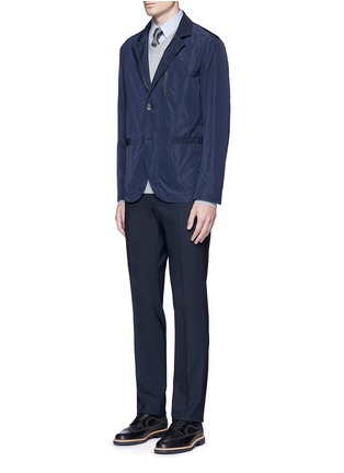 模特儿示范图 - 点击放大 - ARMANI COLLEZIONI - 格纹拼条纹纯棉衬衫