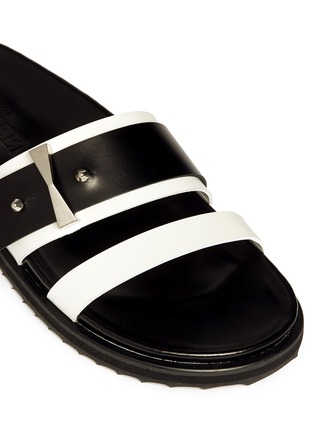 细节 - 点击放大 - ALEXANDER MCQUEEN - Metal bridge colourblock leather sandals