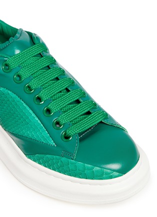 细节 - 点击放大 - ALEXANDER MCQUEEN - 蛇纹拼贴厚底运动鞋