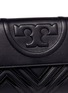 细节 - 点击放大 - TORY BURCH - FLEMING漆皮拼接菱格手提包