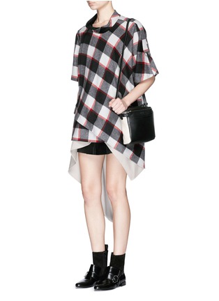 模特示范图 - 点击放大 - 3.1 PHILLIP LIM - 不对称层叠格纹图案上衣