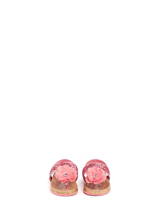 模特儿示范图 - 点击放大 - LUCKY SOLE - 'Mini Bloom' infant glitter flower appliqué sandals
