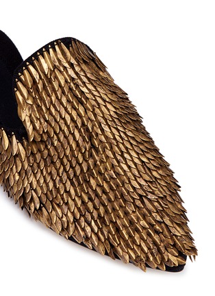 细节 - 点击放大 - SANAYI 313 - 叶形金属装饰尖头凉拖