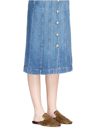 模特示范图 - 点击放大 - SANAYI 313 - 叶形金属装饰尖头凉拖