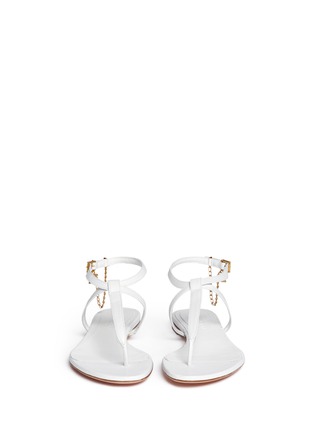 模特示范图 - 点击放大 - ALEXANDER MCQUEEN - Skull charm chain leather thong sandals