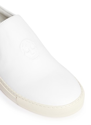 细节 - 点击放大 - ALEXANDER MCQUEEN - 麂皮拼接骷髅头压纹便鞋