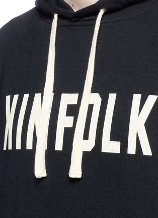 细节 - 点击放大 - KINFOLK - 品牌标志纯棉连帽卫衣