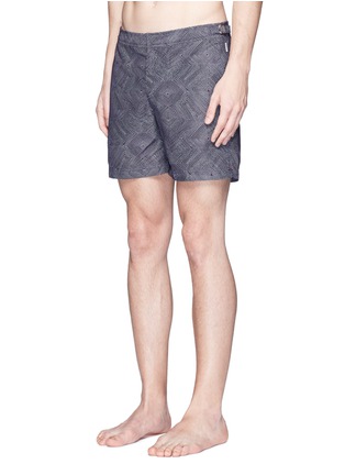 模特儿示范图 - 点击放大 - ORLEBAR BROWN - Bulldog Aboriginal波点印花游泳短裤