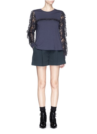 模特示范图 - 点击放大 - SEE BY CHLOÉ - Guipure lace sleeve tassel cotton T-shirt