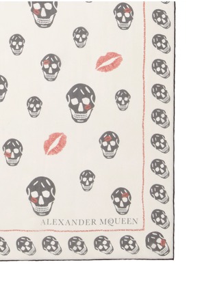 细节 - 点击放大 - ALEXANDER MCQUEEN - 骷髅头红唇图案雪纺真丝围巾