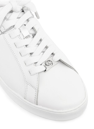 细节 - 点击放大 - MICHAEL KORS - Toby金属感拼色运动鞋