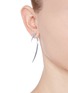 模特儿示范图 - 点击放大 - SHAUN LEANE - Large silver hook earrings