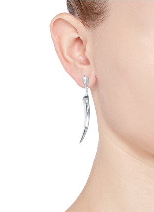 模特儿示范图 - 点击放大 - SHAUN LEANE - Silver knife edge tusk earrings