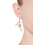 模特儿示范图 - 点击放大 - SHAUN LEANE - Large branch diamond and cultured pearl drop earrings